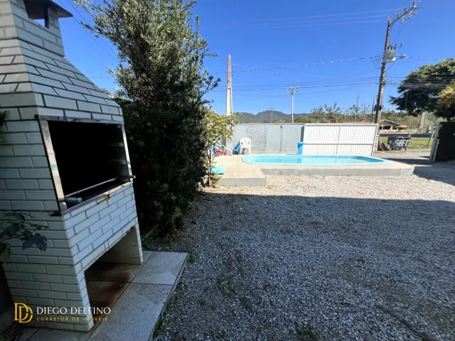 Churrasqueira e piscina